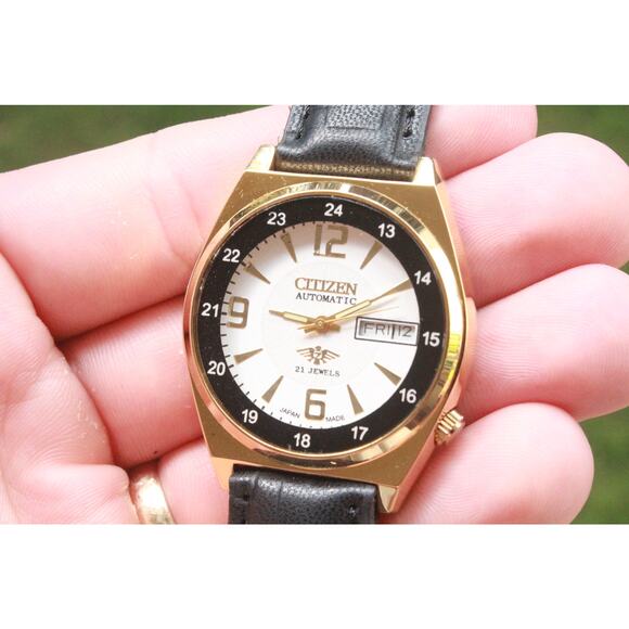 Vintage 1989 Citizen Automatic Mens Gold Watch W/daydate & White accents - Picture 3 of 6